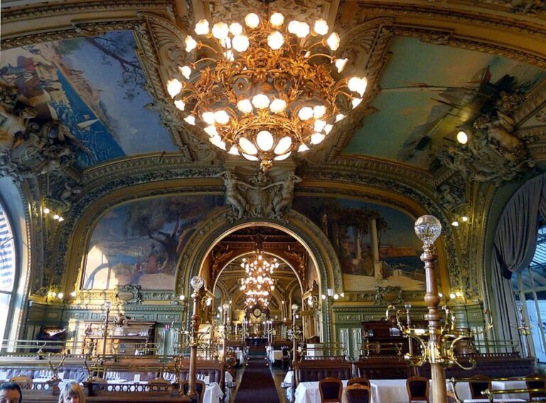 Interior Details of Le Train Bleu